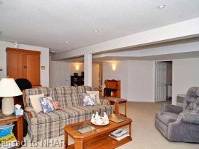 736 Prince Of Wales Dr