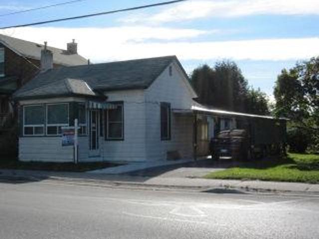 231 University Ave W