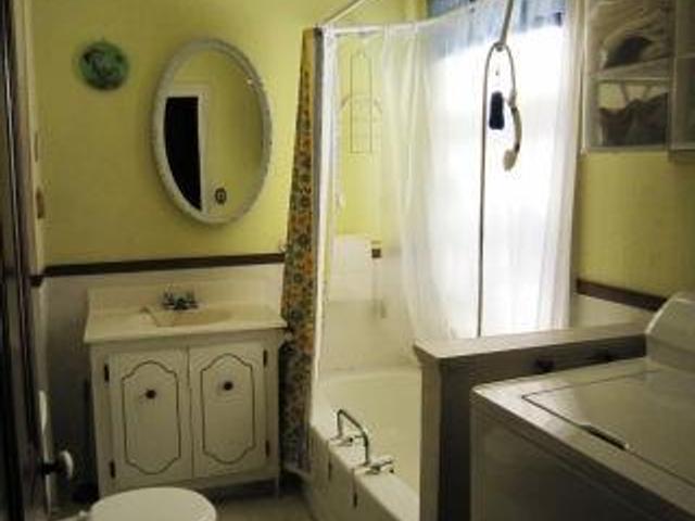 231 University Ave W