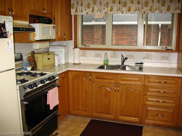 341 University Ave E