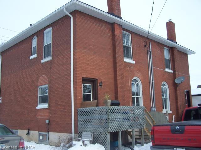 213/215 University Ave. West Ave W