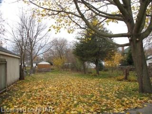 137 University Ave W