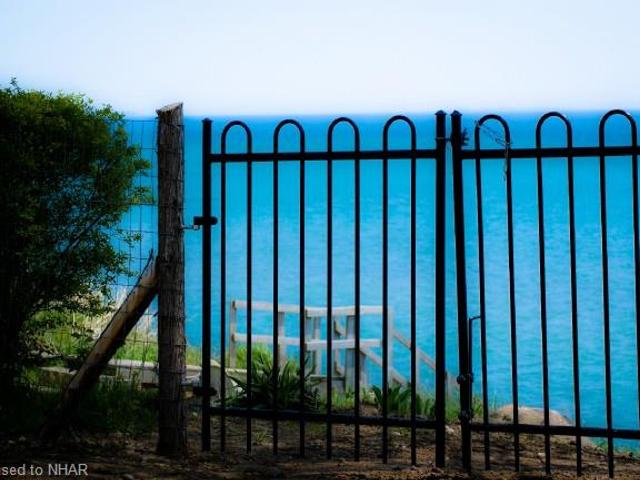 425 Victoria Beach Rd