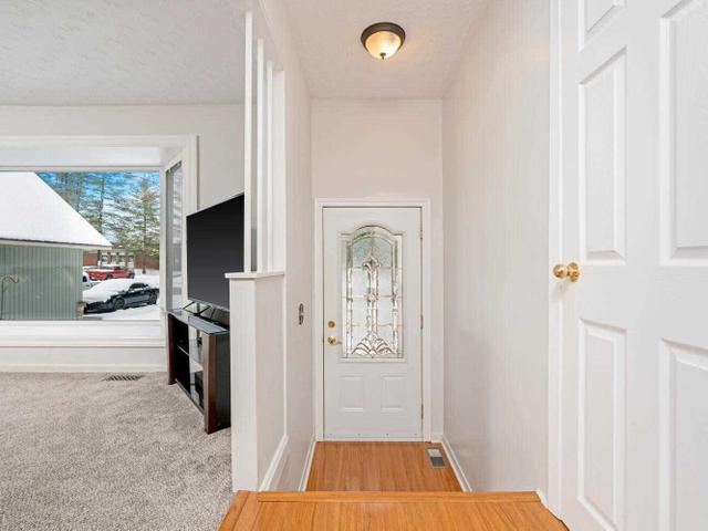 285 Mary St