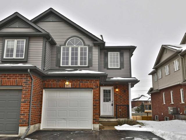 212 Featherstone Cres