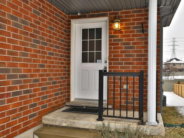 212 Featherstone Cres