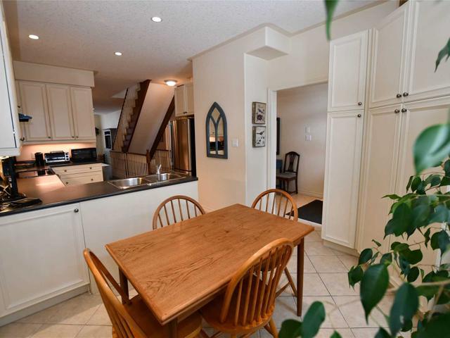 32J - 166 Lindsay St N