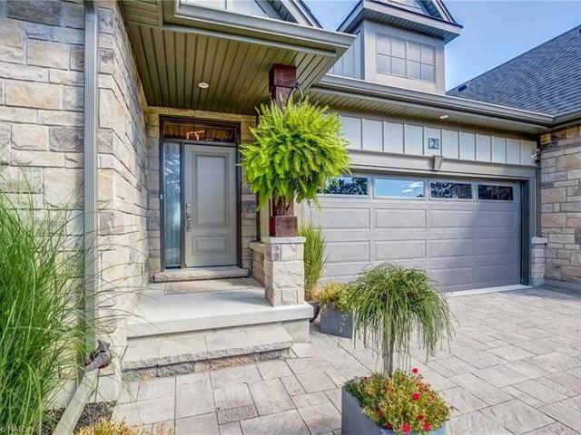 2 Ridgeview Cres