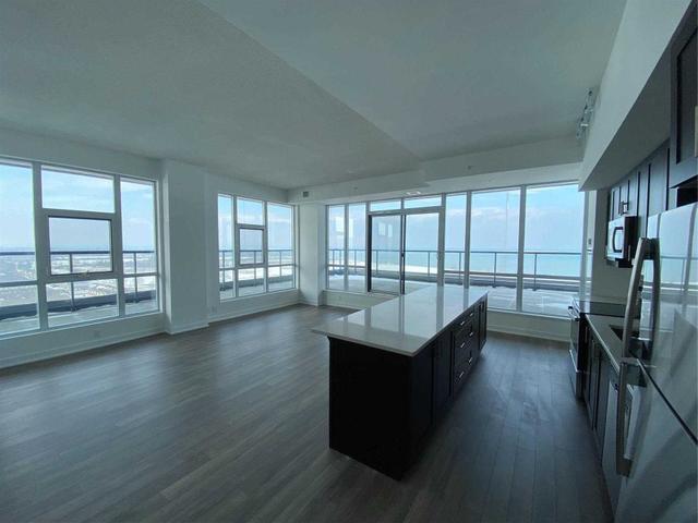 1404 - 550 North Service Rd