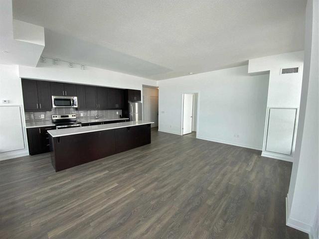 1404 - 550 North Service Rd