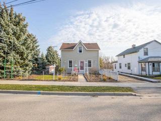 14 Riverside Dr W