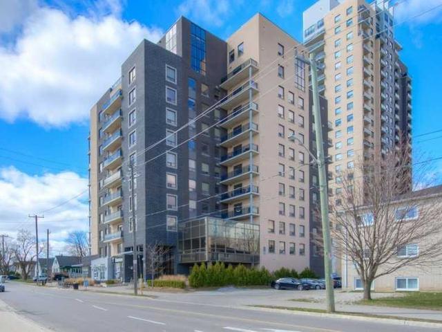 1003 - 8 Hickory St W