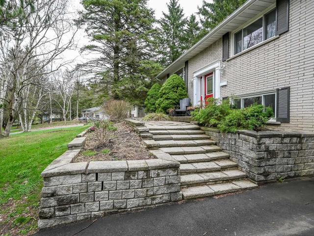 162 Fallingbrook Dr