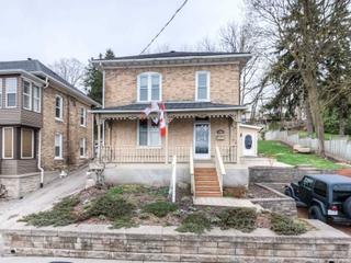 104 Queen St W