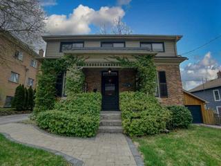 320 Queenston Rise