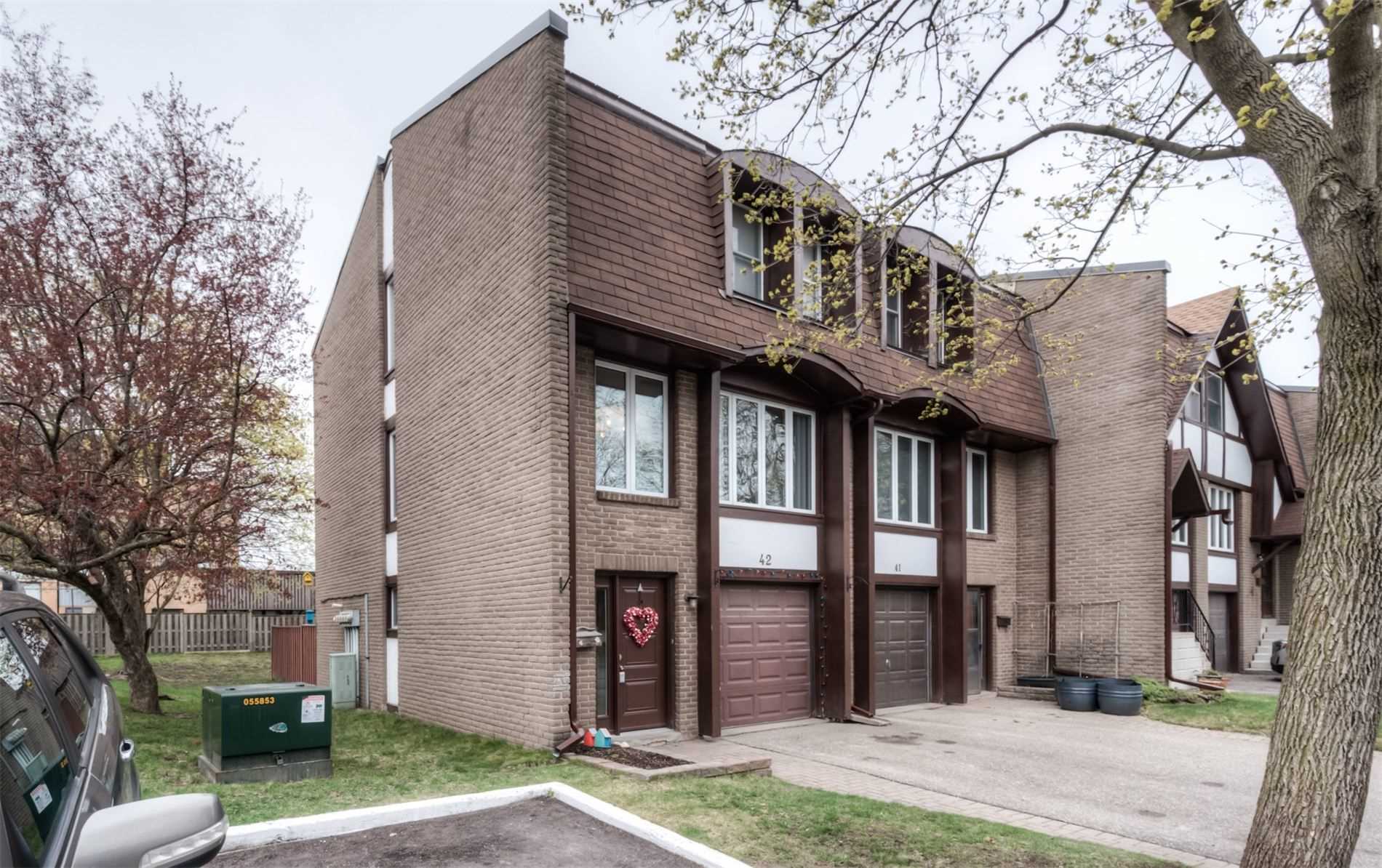 42 46 Cedarwoods Cres, Kitchener Sold, X5210593 Condos.ca