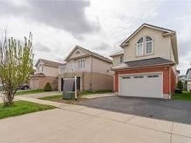 123 Chateau Cres