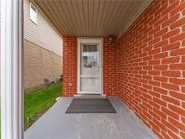123 Chateau Cres
