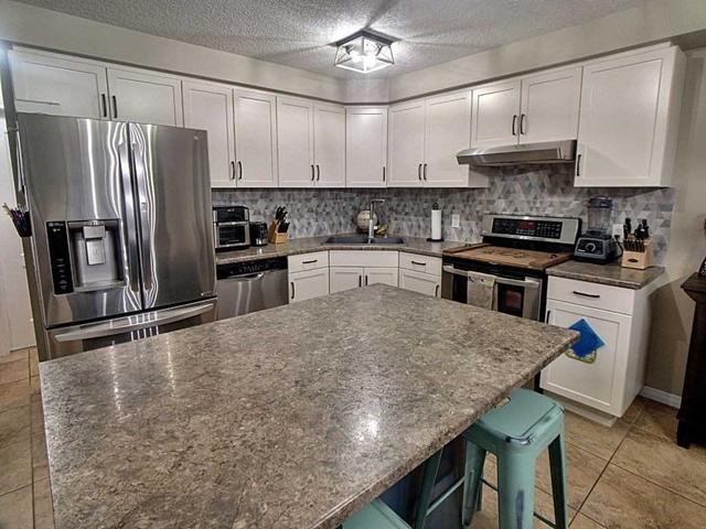 671 Frontenac Cres