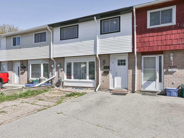 709 Parkview Cres