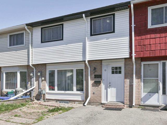 709 Parkview Cres