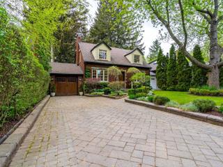 8 Tweedsmuir Ave