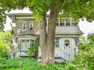 2 Tweed St
