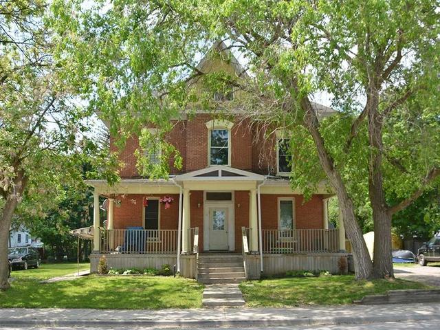 61 William St S