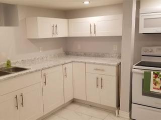 3 - 153 Wellington St S