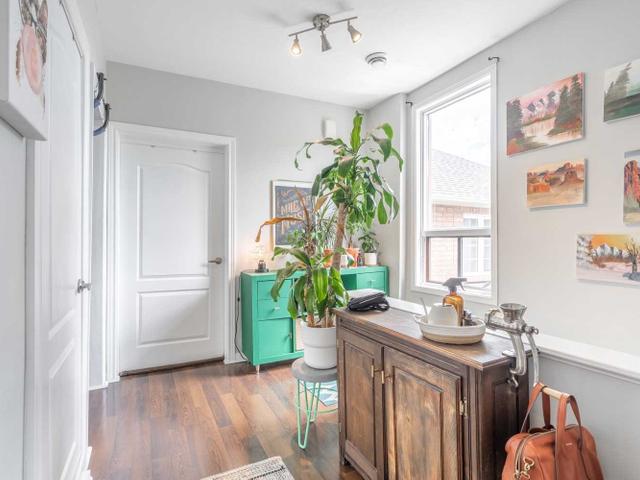 28 Ferrie St W