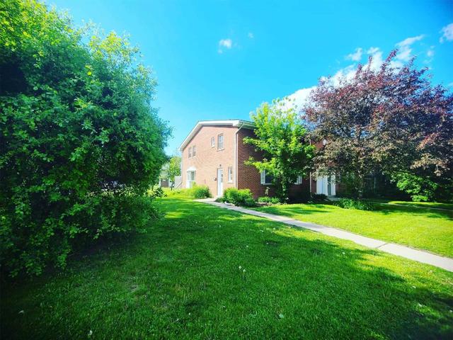 16 - 270 Westcourt Pl