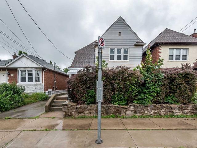 104 Longwood Rd S