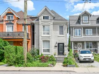 364 John St N