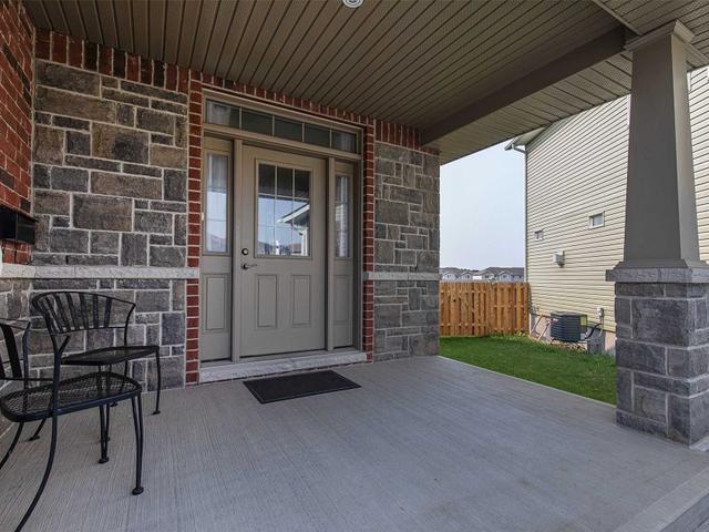 1589 Providence Cres