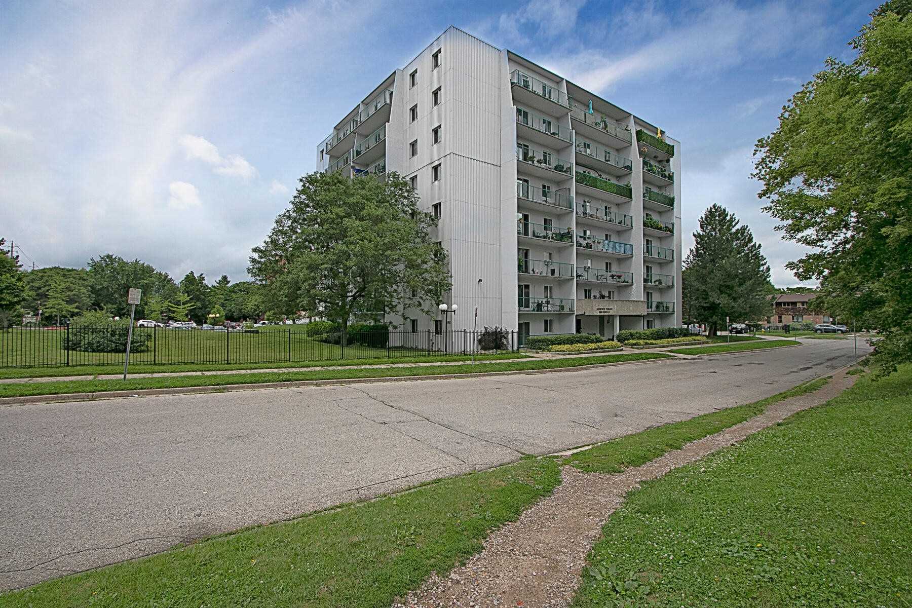 207 986 Huron St, London For