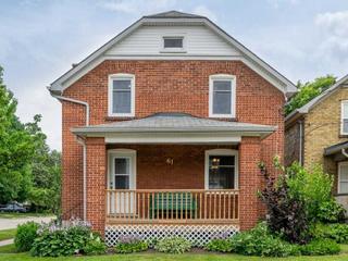 61 Laurel St