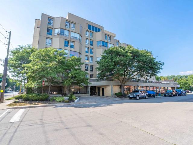 416 - 10 John St E