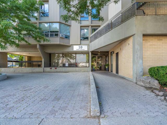 416 - 10 John St E