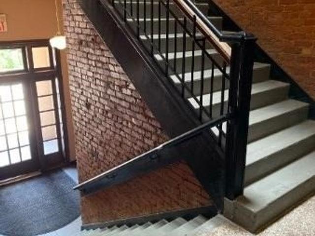 21 - 357 Hunter St W