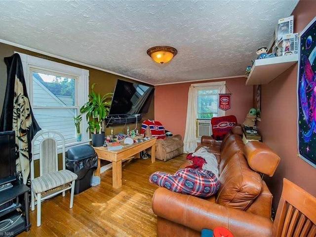 6172 & 6174 Barker St