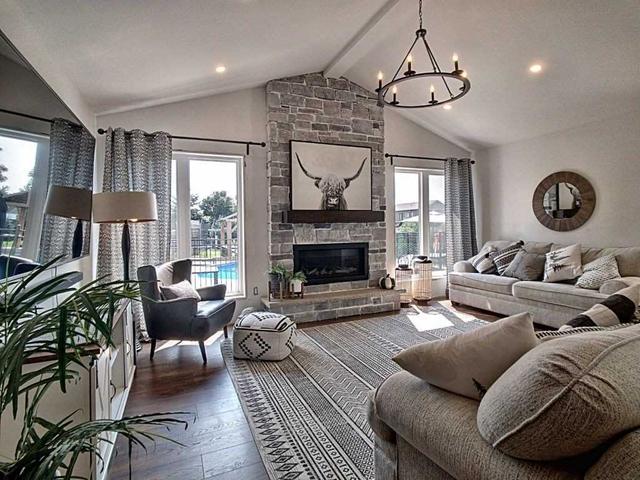 87 Oakridge Ave