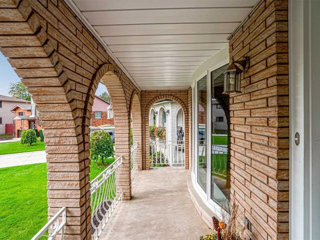 17 Enola Crt