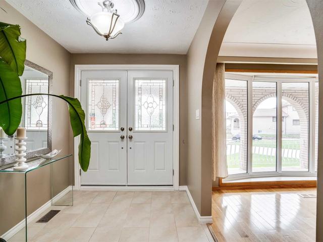 17 Enola Crt