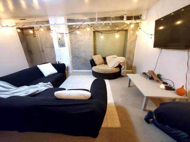 03 - 12 Bridgeport Rd E