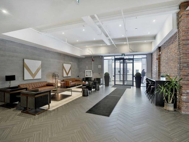 305 - 220 Dundurn St S