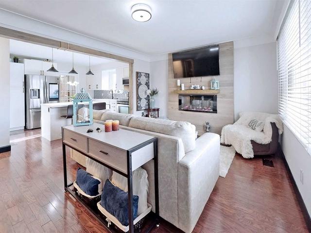 99 East 44th St