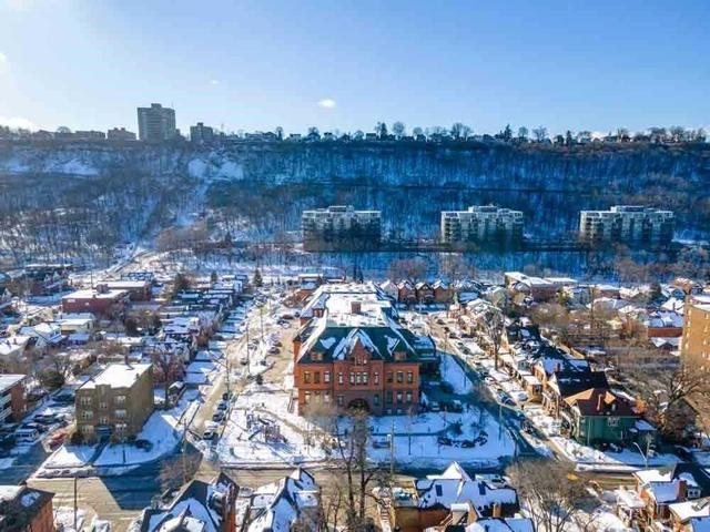 PH8 - 200 Stinson St