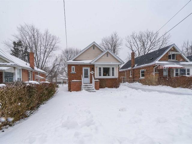 20 Hollywood St S