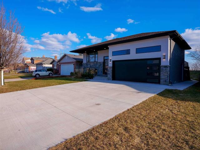 33 West Farmington Dr