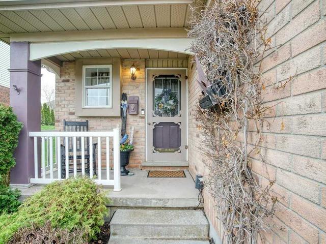 819 Fairway Cres